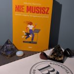 Nie musisz Nie musisz, Mikołaj Marcela, okładka książki